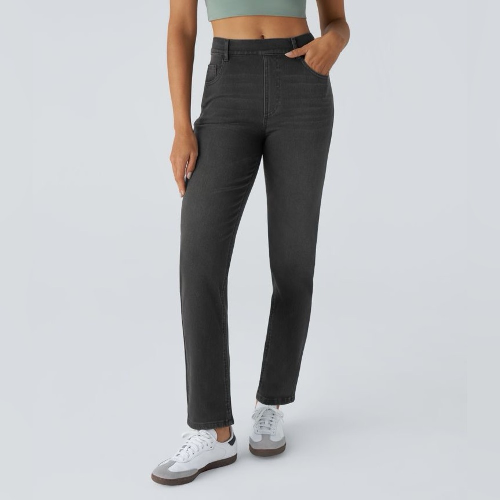 NWT Halara Flex™ High Waisted Pockets Straight
Leg Washed Casual Jeans